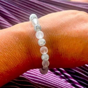 Dragon vein jasper and white opaque glass beads SzM